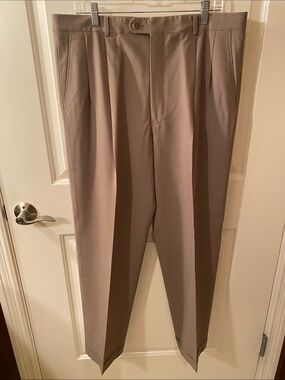 Men's Hickey Freeman Dress Pants in Medium Taupe